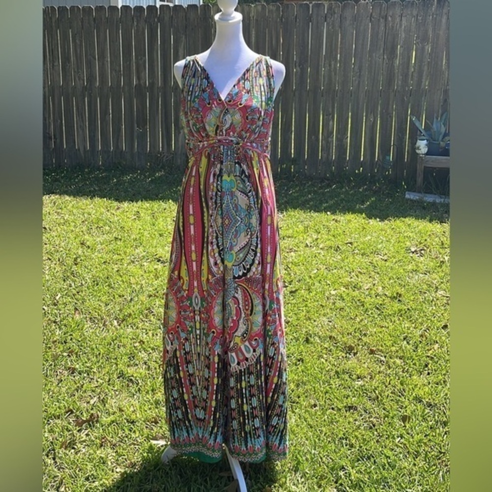 New Directions multicolored halter style flowy maxi dress. Size Petite L.